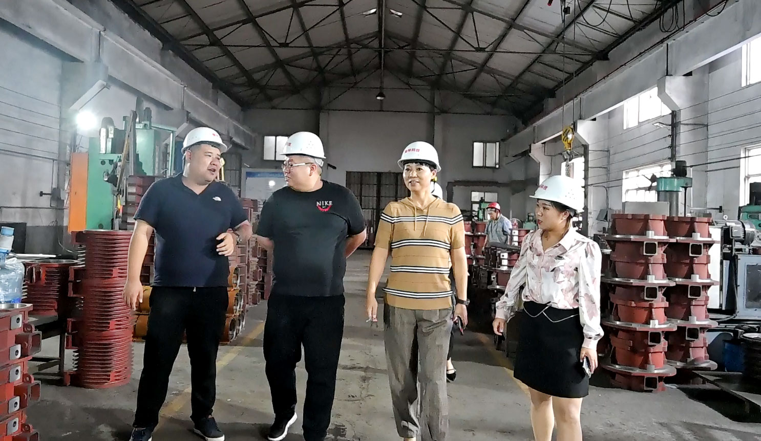 精準(zhǔn)服務(wù)骨料制砂行業(yè)，河南豫特機(jī)械高能效STS水平橢圓振動(dòng)篩填補(bǔ)行業(yè)空白！